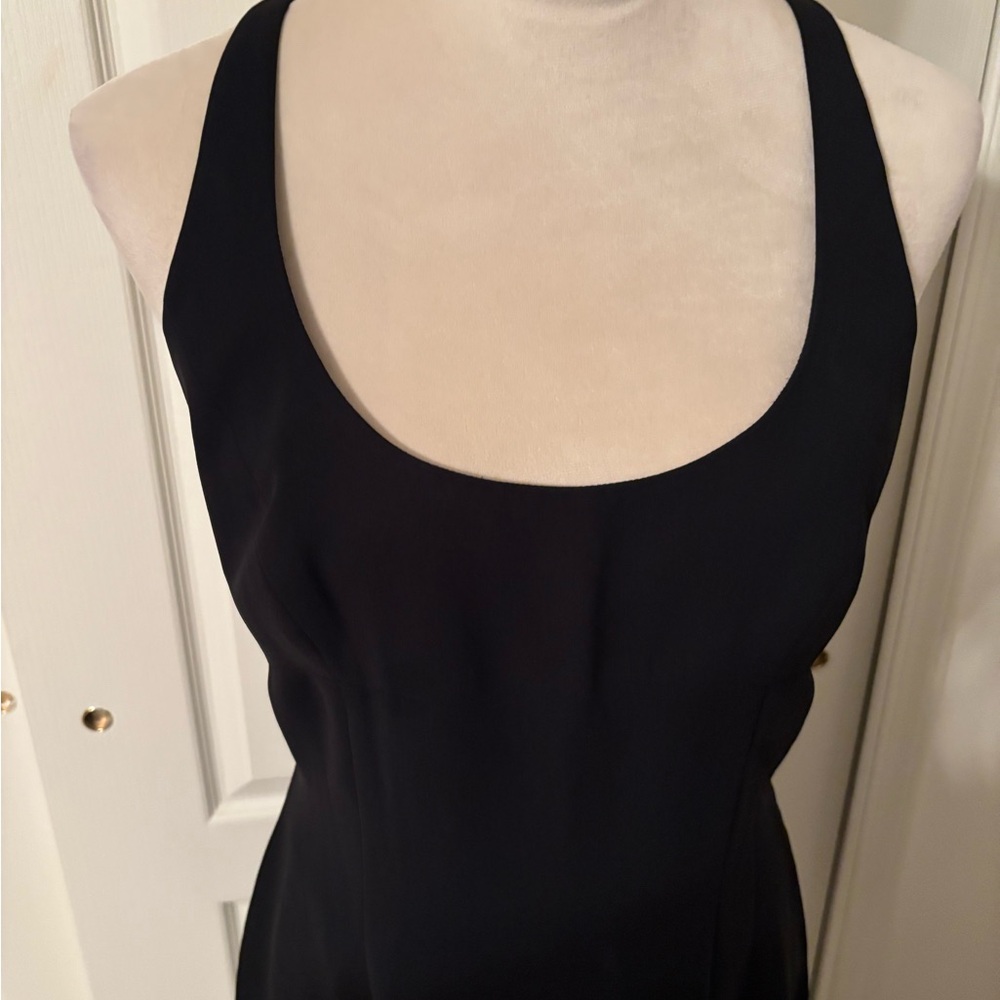 Elegant Black Backless Dress - Picture 4 of 9